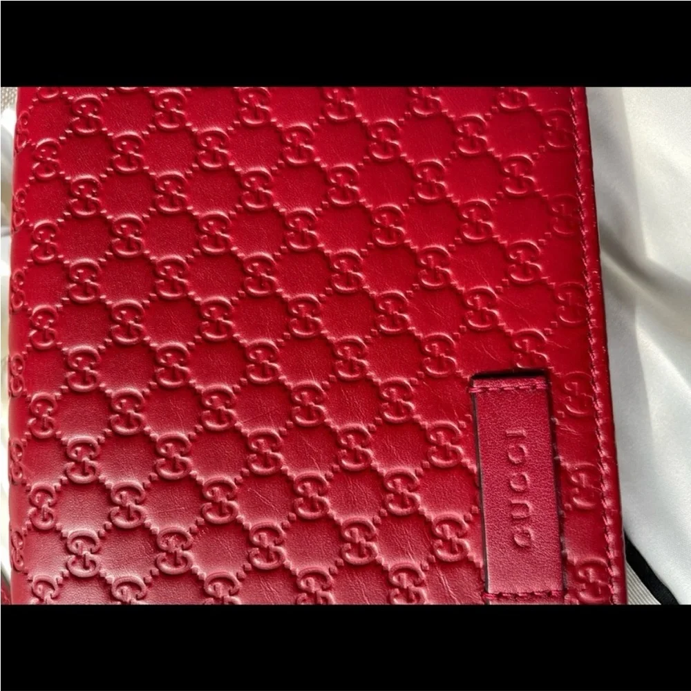 GUCCI Microguccissima Crossbody Wallet in Red - Picture 4 of 7